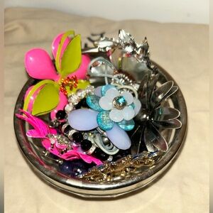 Flower Power! Vintage broaches all are flowers!  Everything is flower themed